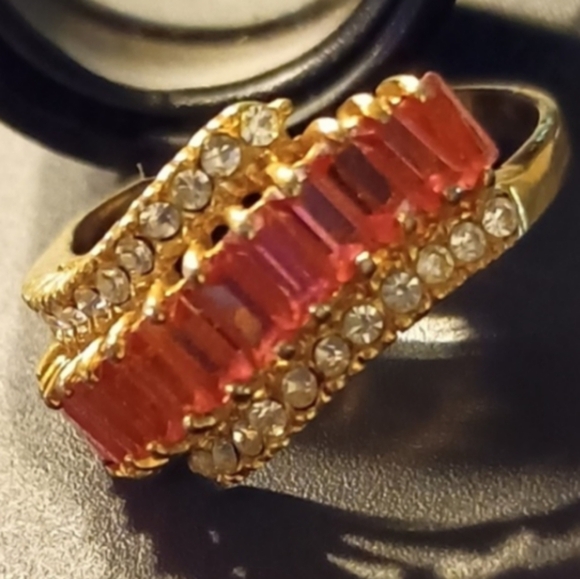 Jewelry - Pink and clear baguette ring‎